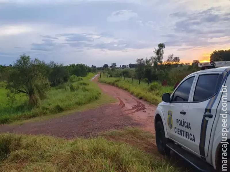 Polícia investiga se mulher encontrada em córrego foi vítima de feminicídio