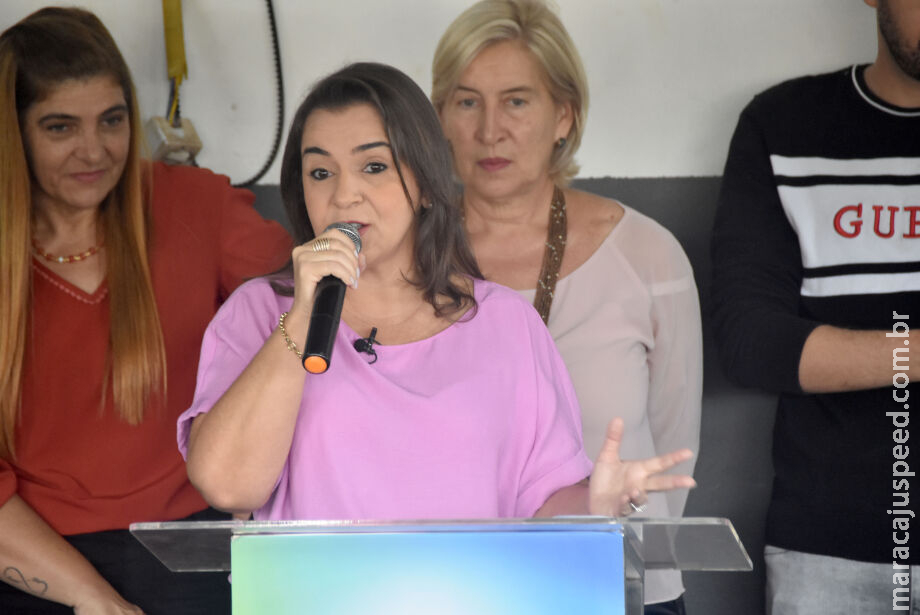 Prefeita marca reunião com professores em 15 de janeiro para negociar salário Prefeita marca reunião com professores em 15 de janeiro para negociar salário