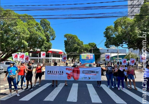 Prefeita oferece reajuste em 2x e professores devem aprovar na 4ª feira Prefeita oferece reajuste em 2x e professores devem aprovar na 4ª feira