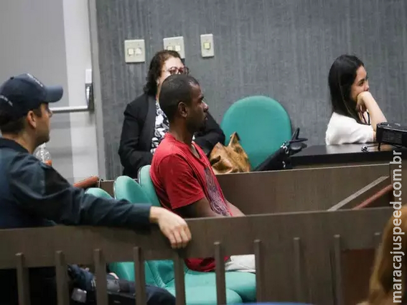 Servente que matou amigo após briga por comida é condenado a 4 anos