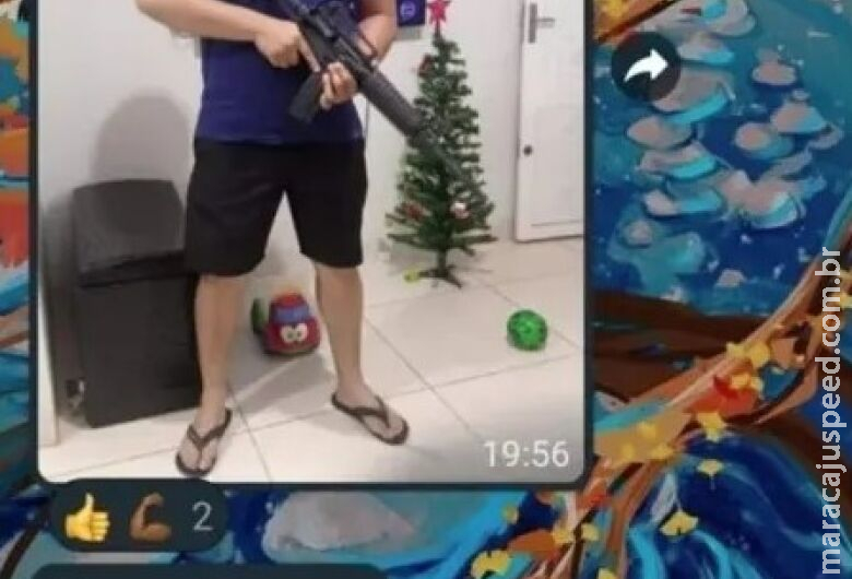 Servidor é demitido após postar foto com fuzil e ameaçar petistas Servidor é demitido após postar foto com fuzil e ameaçar petistas