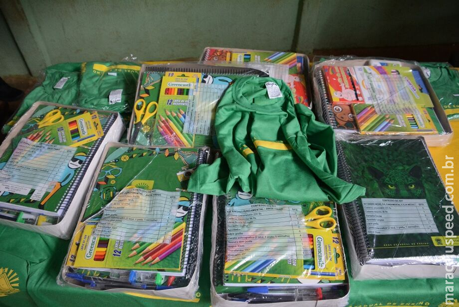 Uniformes e kits escolares para alunos da Rede Estadual custarão R$ 13,3 milhões Uniformes e kits escolares para alunos da Rede Estadual custarão R$ 13,3 milhões