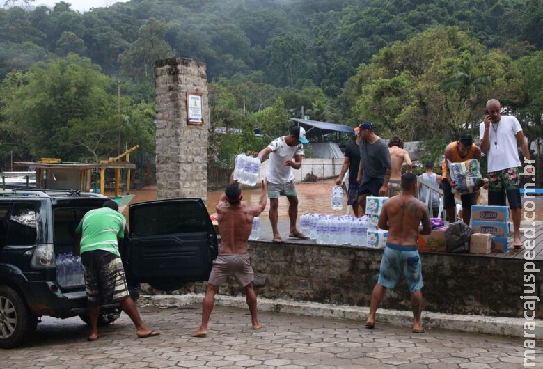 Abastecimento de água é parcialmente restabelecido em São Sebastião Abastecimento de água é parcialmente restabelecido em São Sebastião
