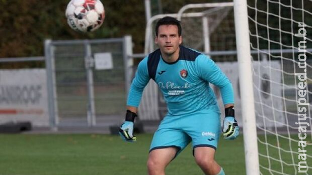 Após cobrar pênalti, goleiro de apenas 25 anos morre na Bélgica Após cobrar pênalti, goleiro de apenas 25 anos morre na Bélgica