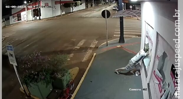 Bandido é flagrado invadindo loja de cosméticos em Rio Brilhante