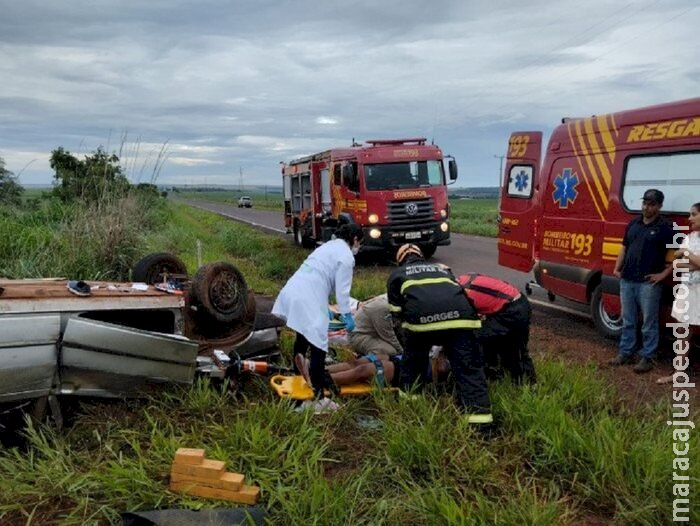 Capotamento deixa família ferida; criança é uma das vítimas