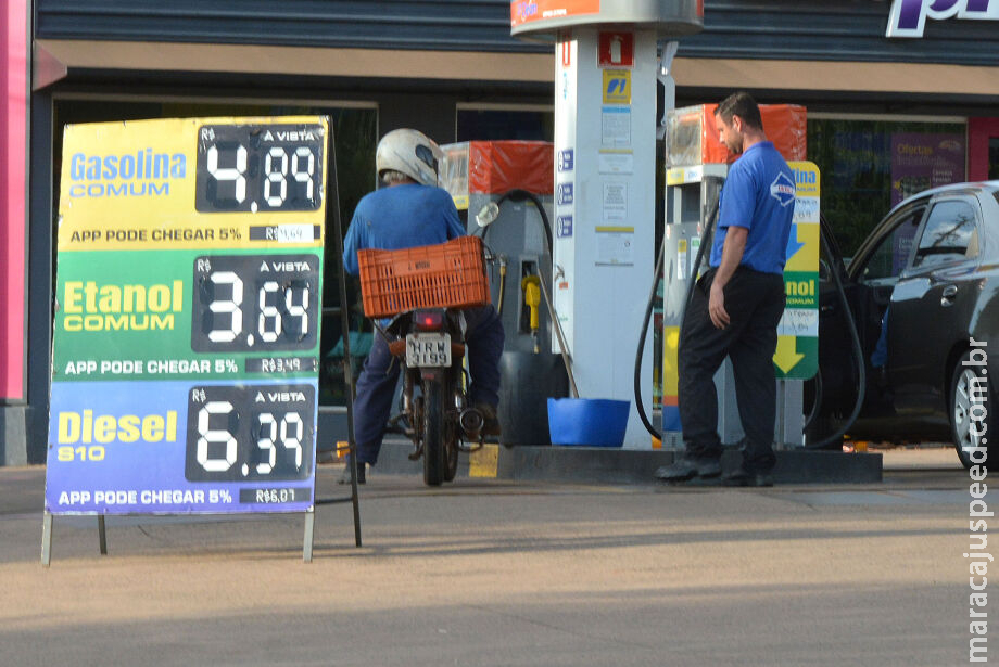 Com defasagem nos valores, gasolina deveria cair R$ 0,29 e diesel R$ 0,64 Com defasagem nos valores, gasolina deveria cair R$ 0,29 e diesel R$ 0,64