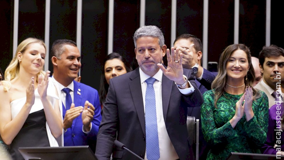 Deputados tomam posse na Câmara; com maior bancada, PL é desafio para Lula