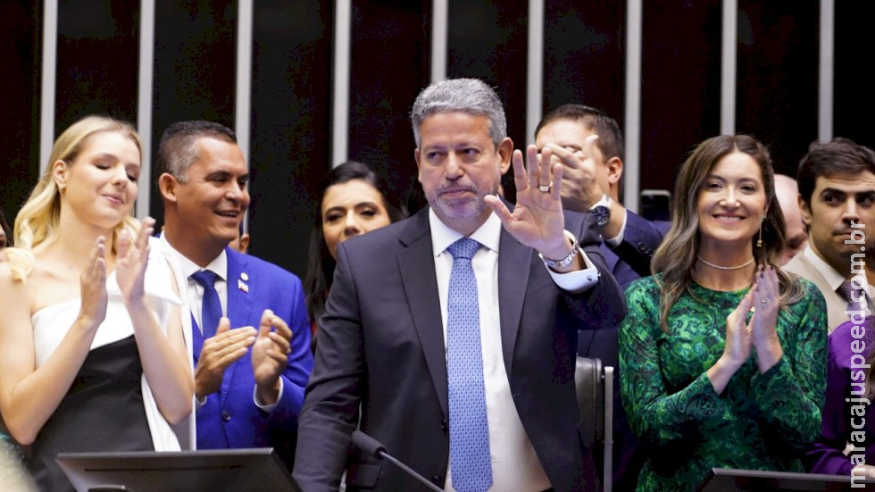 Deputados tomam posse na Câmara; com maior bancada, PL é desafio para Lula Deputados tomam posse na Câmara; com maior bancada, PL é desafio para Lula