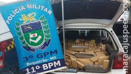 Dois homens foram presos com 250kg de maconha no porta-malas