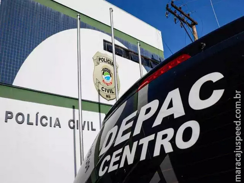 Homem golpeia mulher com facão e acerta polegar durante assalto 