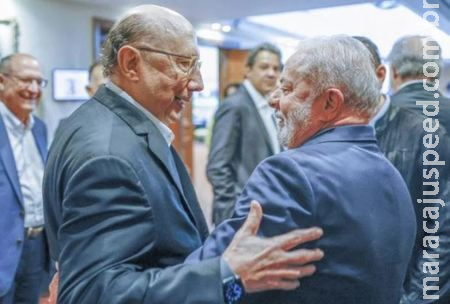 Lula dá ‘tiro no pé’ ao criticar BC, diz Meirelles, que ‘fez o L’