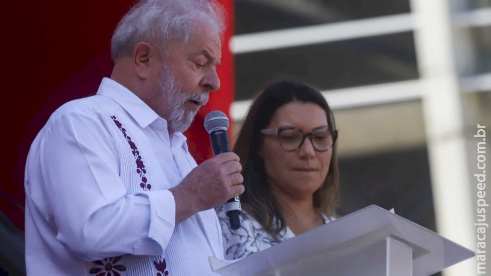 Lula viaja à Bahia para passar carnaval na praia Lula viaja à Bahia para passar carnaval na praia