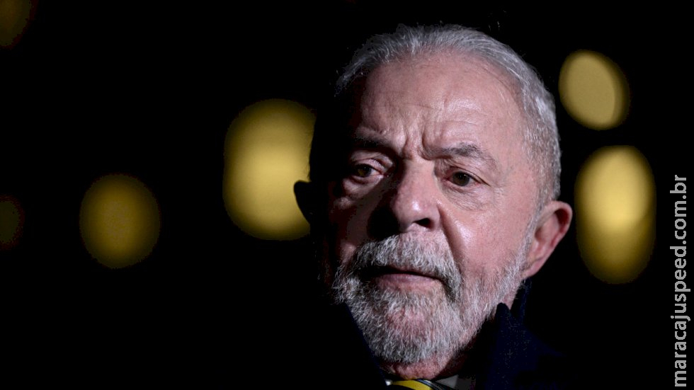 Lula visita áreas atingidas por temporais no litoral norte de SP Lula visita áreas atingidas por temporais no litoral norte de SP