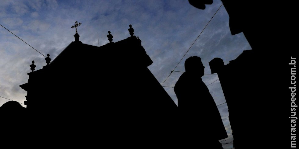 Mais de 100 padres suspeitos de abuso continuam ativos em Portugal Mais de 100 padres suspeitos de abuso continuam ativos em Portugal