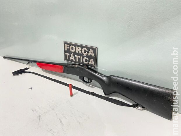 Militar bêbado ameaça matar família com espingarda em Corumbá Militar bêbado ameaça matar família com espingarda em Corumbá