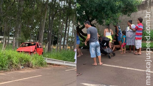 Motorista com criança bate carro e derruba poste no Jardim Carioca