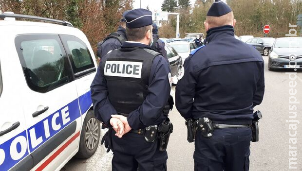Mulher arranca língua de homem durante estupro e entrega à polícia