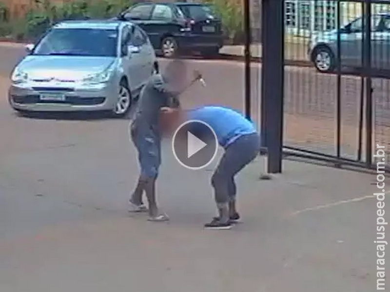 Mulher é esfaqueada pelo ex a caminho do trabalho