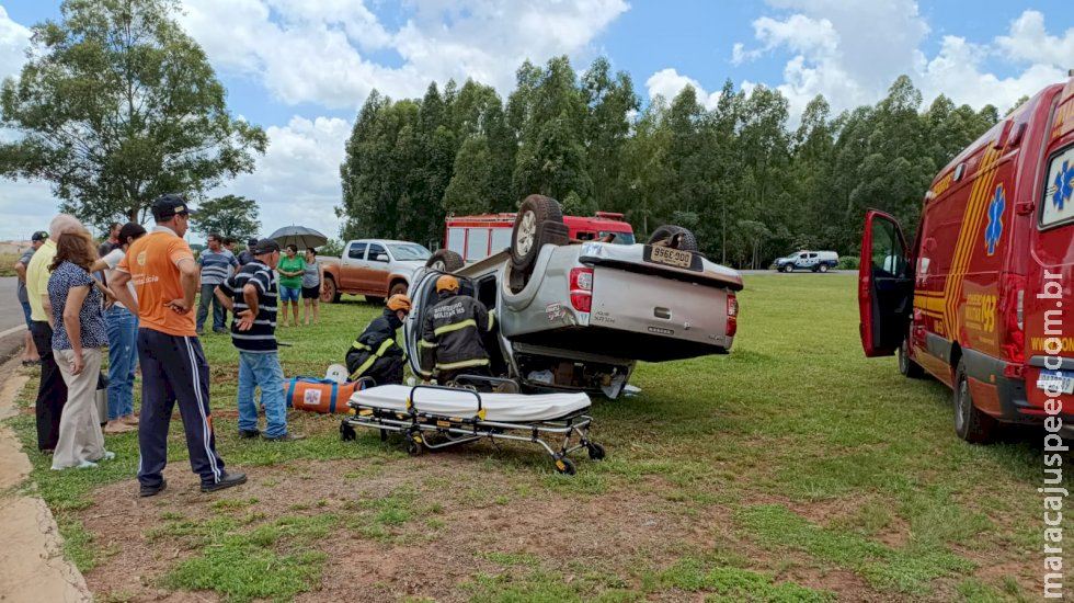 Mulher perde o controle da direção e capota veículo na saída de Caarapó para Juti