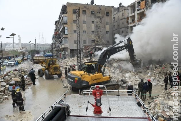 Número de mortos em terremoto na Turquia e na Síria se aproxima de 1.500
