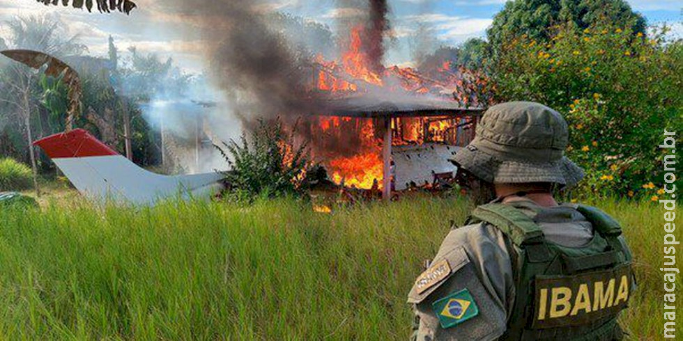 Operação do governo destrói avião e trator do garimpo em área yanomami Operação do governo destrói avião e trator do garimpo em área yanomami
