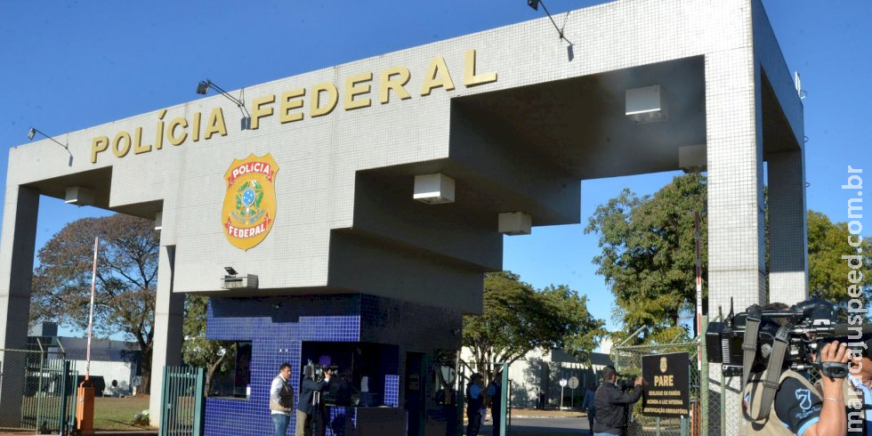 PF investiga grupo que extraiu 300kg de ouro em terras indígenas PF investiga grupo que extraiu 300kg de ouro em terras indígenas