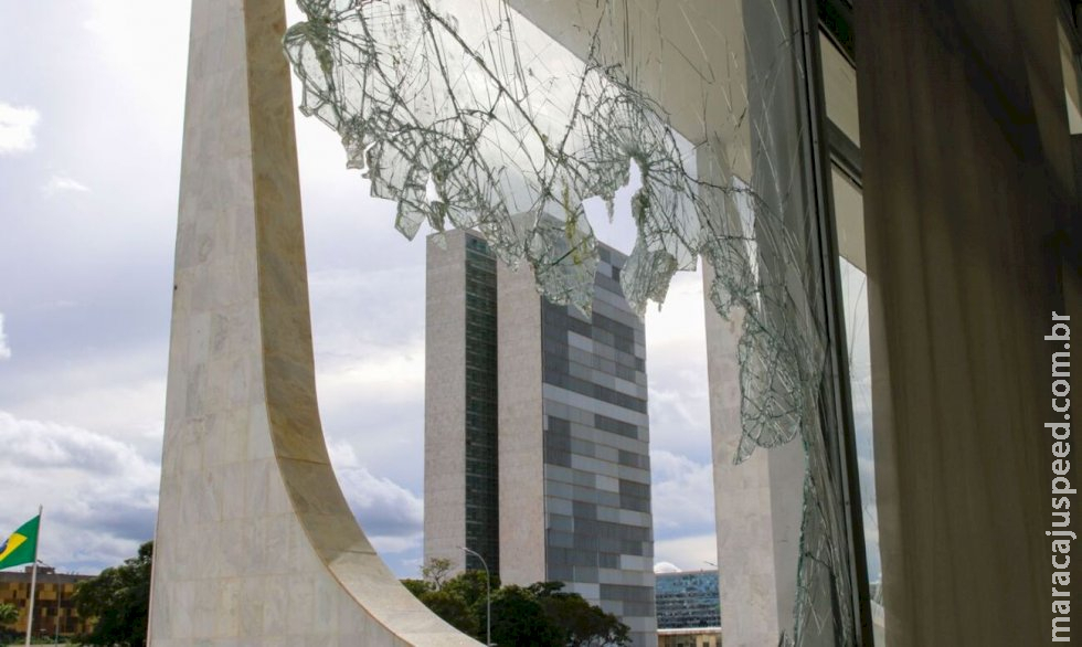 Presos por atos golpistas só podem receber visita com autorização de Moraes Presos por atos golpistas só podem receber visita com autorização de Moraes