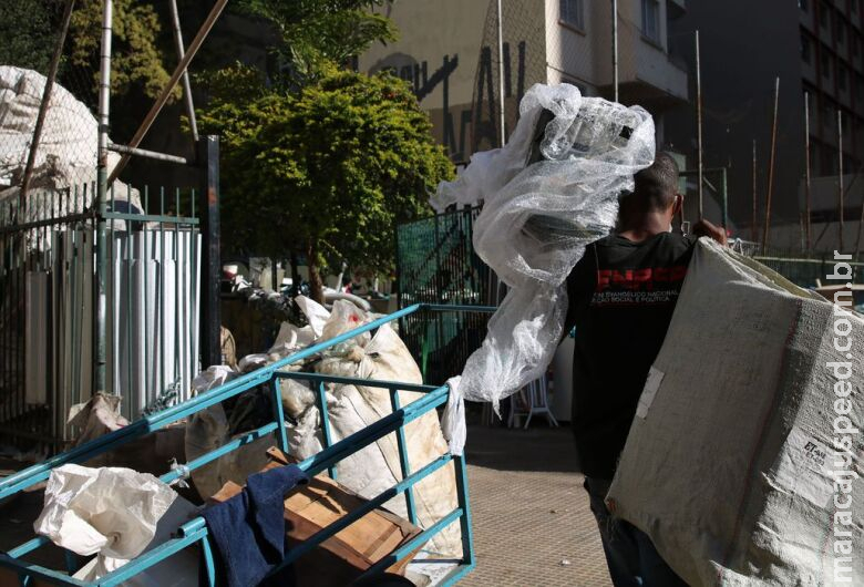 Projeto inclui catador de materiais recicláveis como segurado especial da Previdência Social Projeto inclui catador de materiais recicláveis como segurado especial da Previdência Social