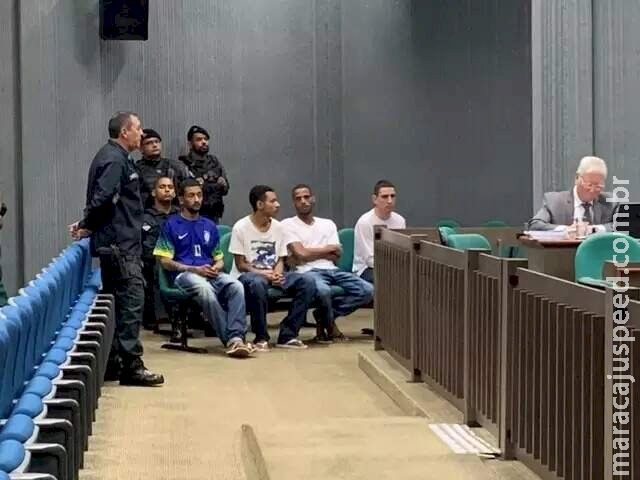 Quatro são condenados por degolar adolescente de facção rival Quatro são condenados por degolar adolescente de facção rival