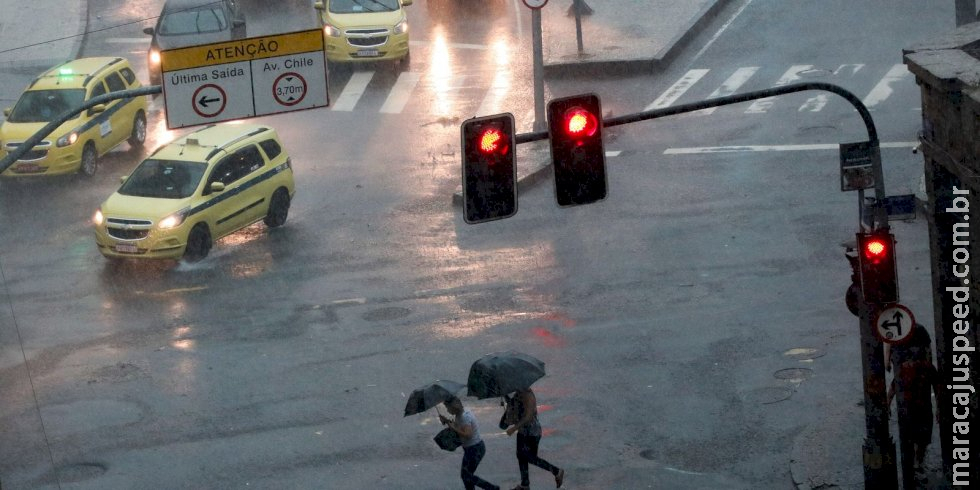 Rio registra aumento de 66% no volume de chuva em fevereiro Rio registra aumento de 66% no volume de chuva em fevereiro