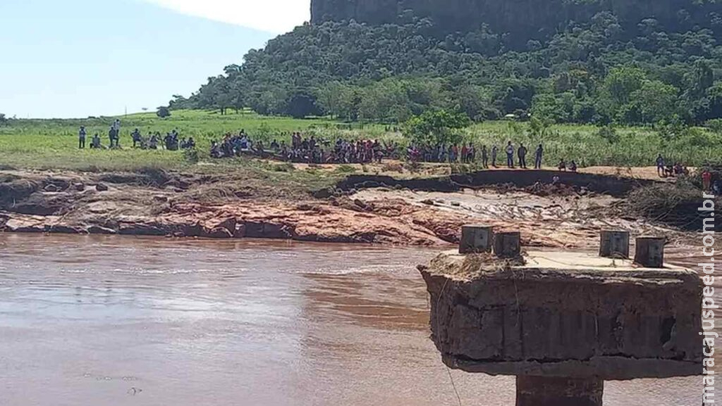 Rio transborda e deixa mais de 700 famílias indígenas desabrigadas na fronteira Rio transborda e deixa mais de 700 famílias indígenas desabrigadas na fronteira