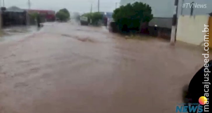 Ruas de Bodoquena ficam alagadas nesta sexta-feira Ruas de Bodoquena ficam alagadas nesta sexta-feira