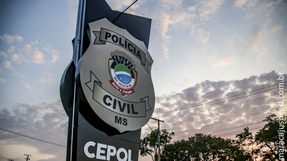 Vizinho é agredido a vassouradas após dizer que estupraria menina de 13 anos Vizinho é agredido a vassouradas após dizer que estupraria menina de 13 anos