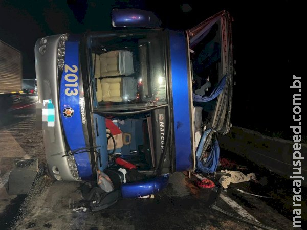 Acidente de ônibus em Cajati (SP) deixa três mortos e dezenas de feridos Acidente de ônibus em Cajati (SP) deixa três mortos e dezenas de feridos