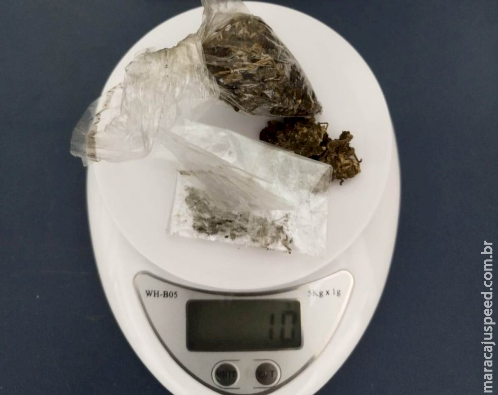 Adolescente é apreendido após ser flagrado pela PM usando droga em local público