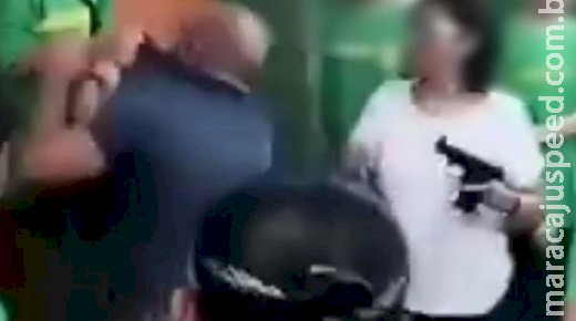 Aluno usa arma falsa, ameaça atirar em colegas e é imobilizado por diretor em MS