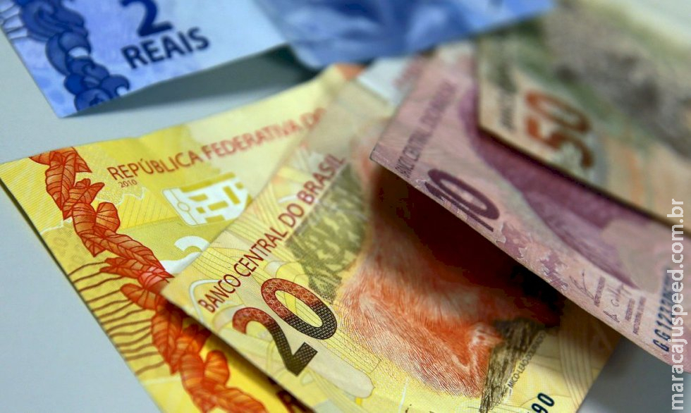 Brasil tem déficit em conta corrente de US$ 2,8 bilhões em fevereiro, diz BC Brasil tem déficit em conta corrente de US$ 2,8 bilhões em fevereiro, diz BC