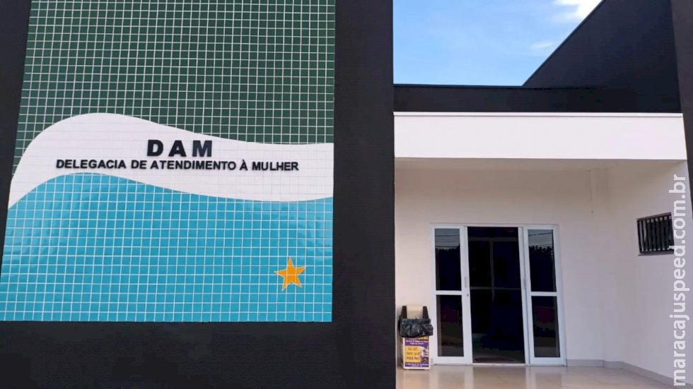 Cafetina fazia festas em casa de policiais e cobrava R$ 250 por programa de adolescentes 