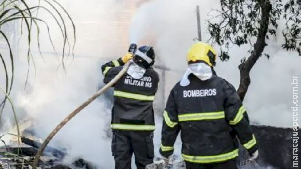 Casa é incendiada após enteado esfaquear padrasto em Dourados Casa é incendiada após enteado esfaquear padrasto em Dourados