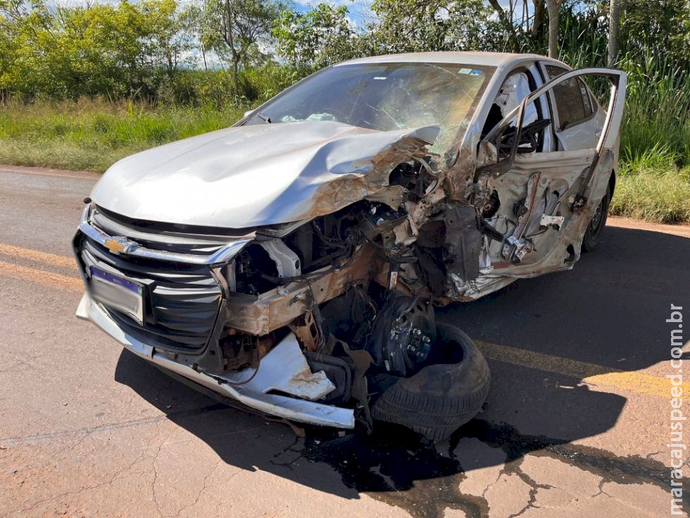 Colisão envolve três veículos na BR-376 Colisão envolve três veículos na BR-376