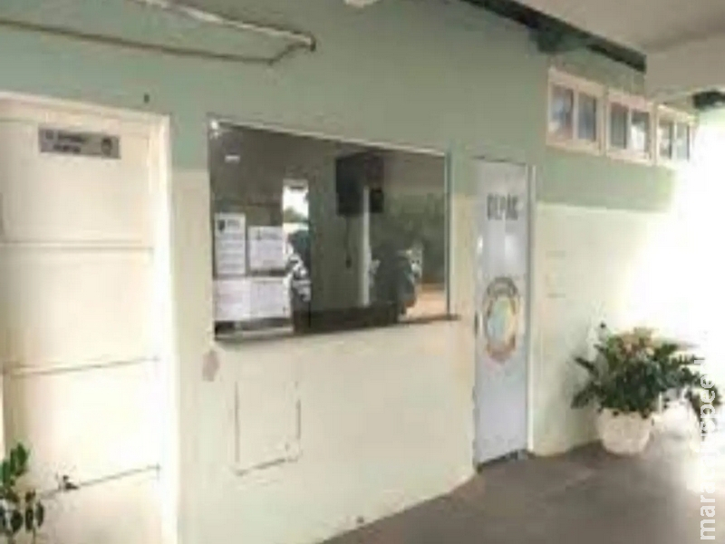 Em surto, homem ataca policiais com facão e é ferido a tiros por militar