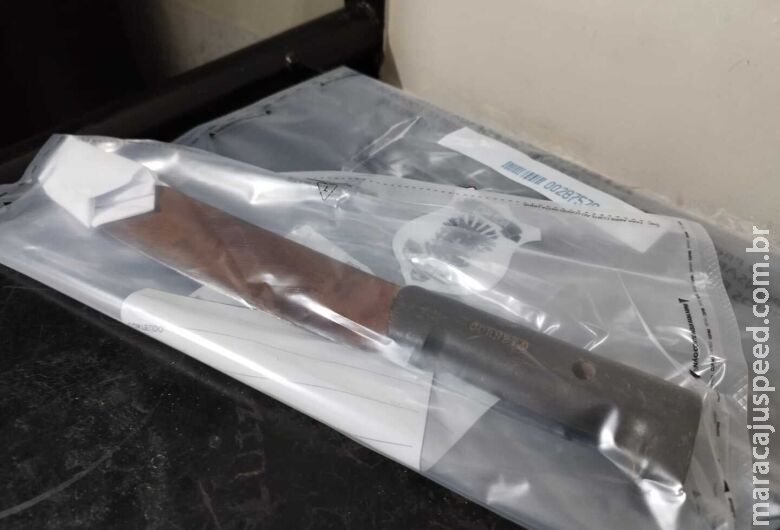 Embriagado, homem invade casa e esfaqueia ex-mulher e filho