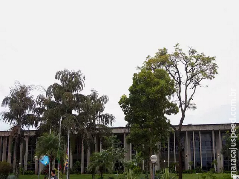 Fim de semana começa com temperaturas amenas e alerta de tempestade para MS