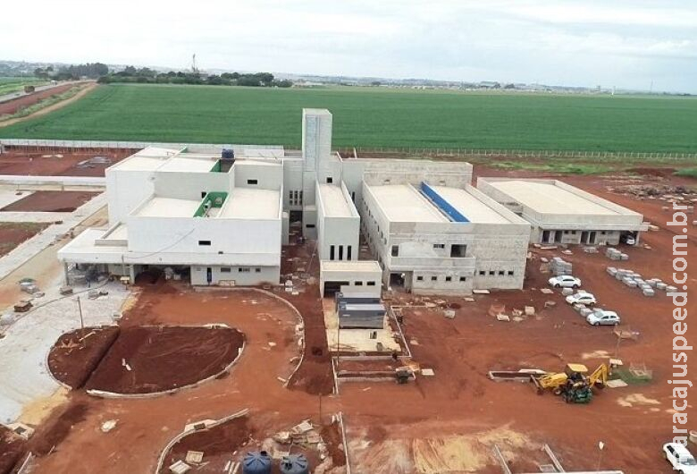 Governo contrata empresa para iluminar estacionamento do Hospital Regional