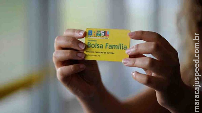 Governo federal descarta volta do 13º para quem recebe Bolsa Família Governo federal descarta volta do 13º para quem recebe Bolsa Família