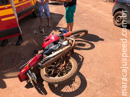 Grave acidente entre moto e carro deixa motociclista com perna fraturada Grave acidente entre moto e carro deixa motociclista com perna fraturada