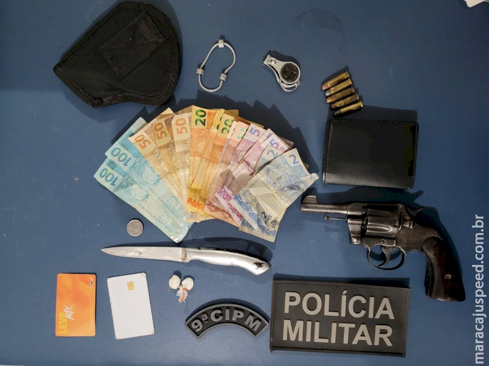 Homem é preso após ser flagrado com arma de fogo e munições