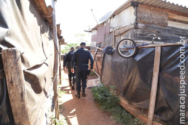 Homem é rendido por criminosos armados e tem costela quebrada durante roubo Homem é rendido por criminosos armados e tem costela quebrada durante roubo