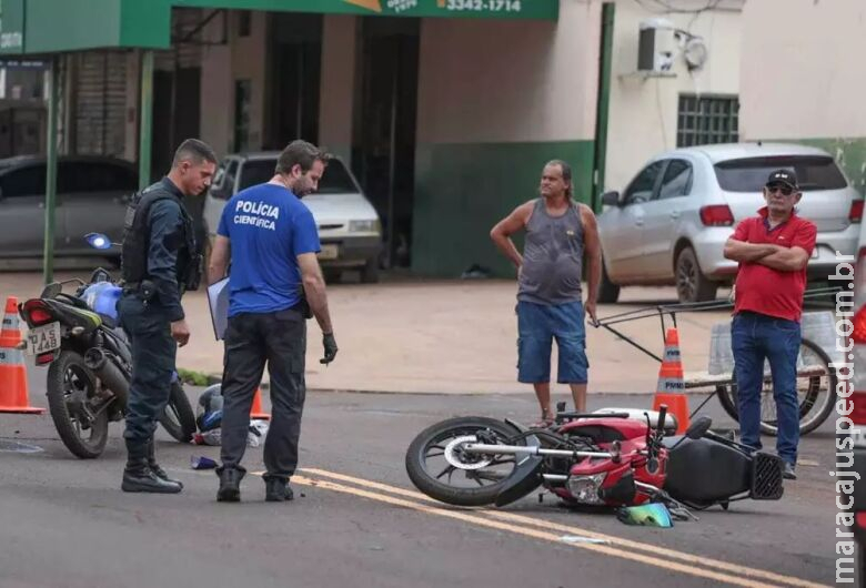 Homem morre após acidente entre motos em avenida Homem morre após acidente entre motos em avenida